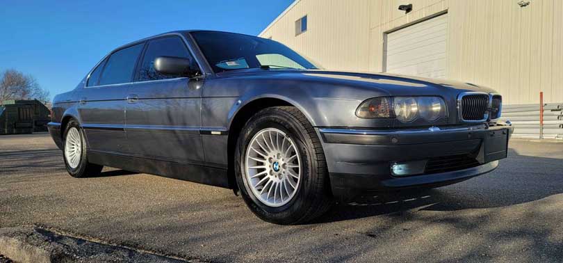 Front Kidney Grille For BMW E38 7 Series 1998-2001 - Gloss Black With M Color Stripe