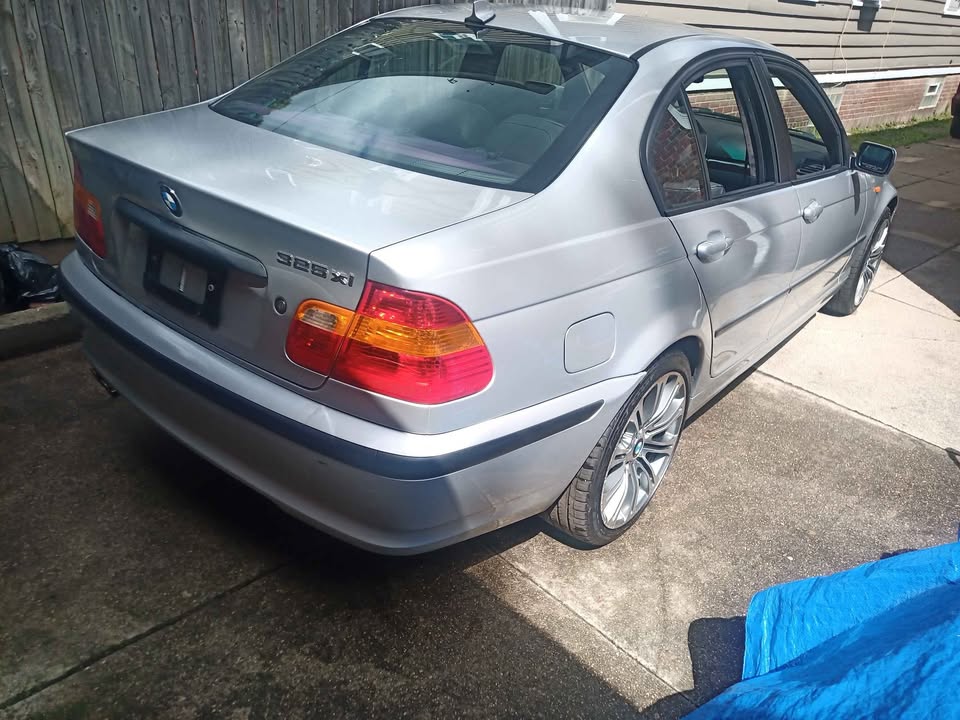 Silver 2005 BMW E46 325xi automatic sedan For Sale